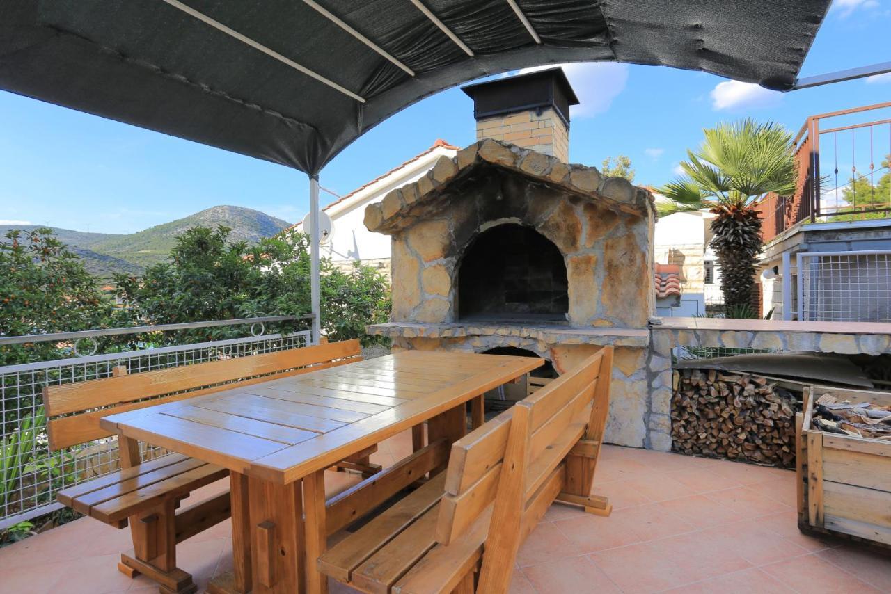 Apartments By The Sea Seget Vranjica, Trogir - 13771 מראה חיצוני תמונה
