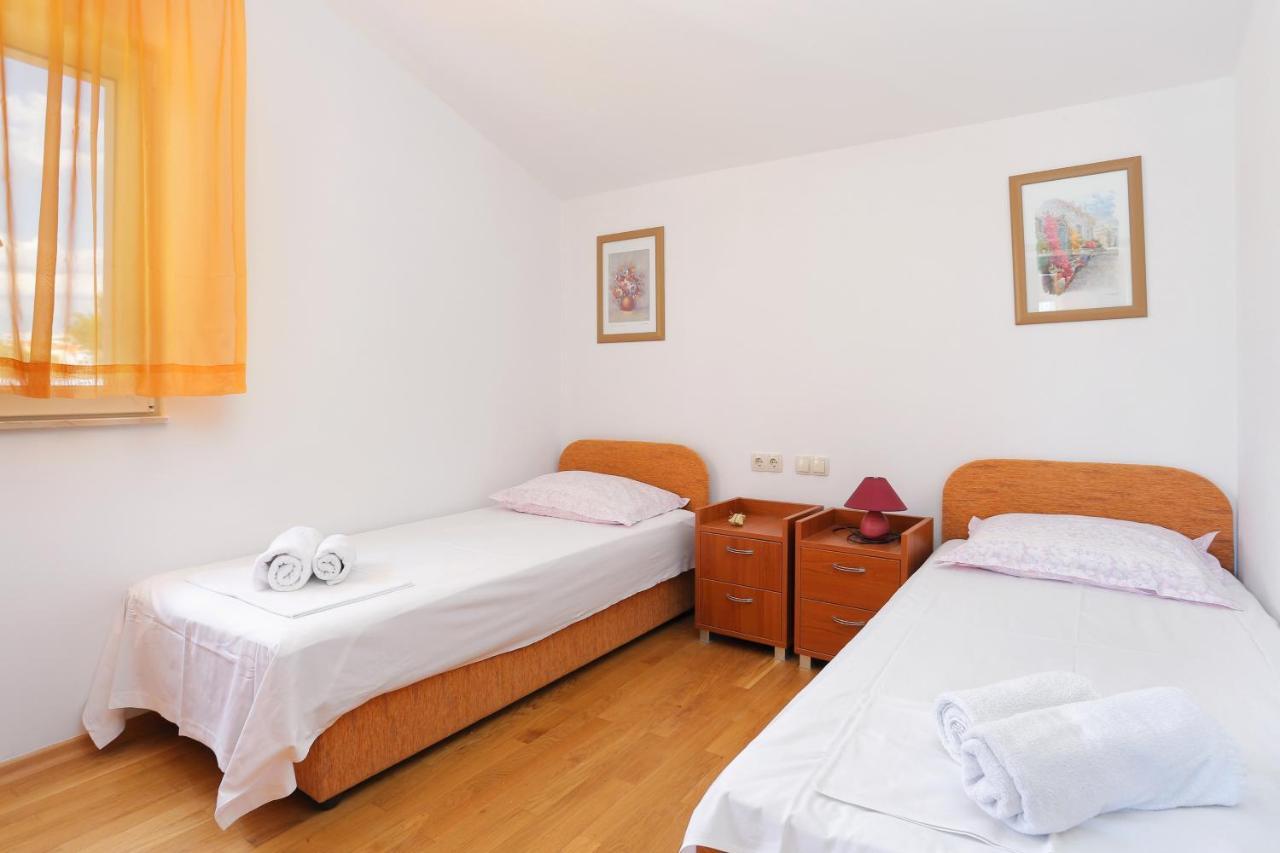Apartments By The Sea Seget Vranjica, Trogir - 13771 מראה חיצוני תמונה
