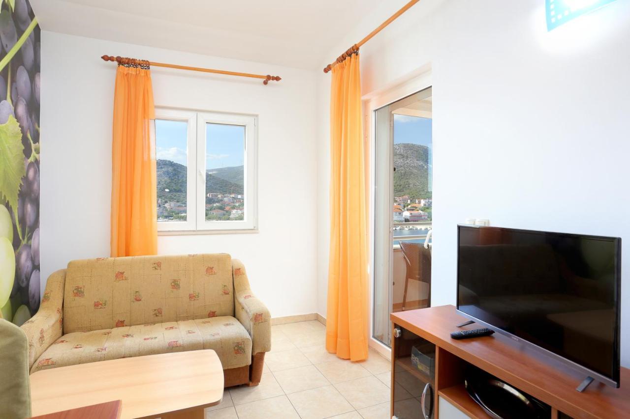 Apartments By The Sea Seget Vranjica, Trogir - 13771 מראה חיצוני תמונה