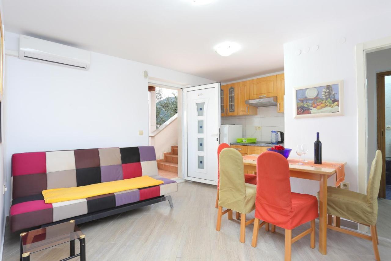 Apartments By The Sea Seget Vranjica, Trogir - 13771 מראה חיצוני תמונה