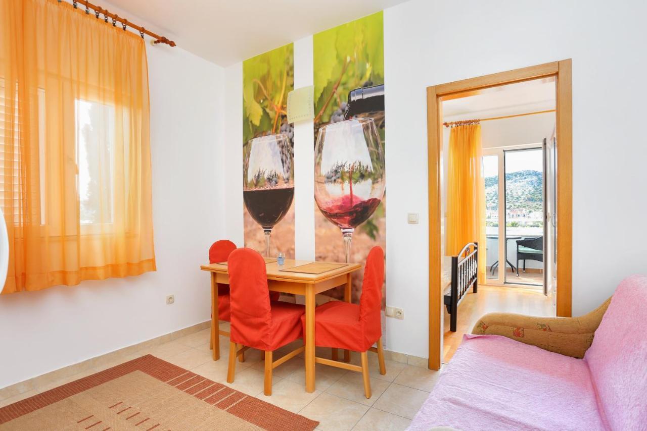 Apartments By The Sea Seget Vranjica, Trogir - 13771 מראה חיצוני תמונה