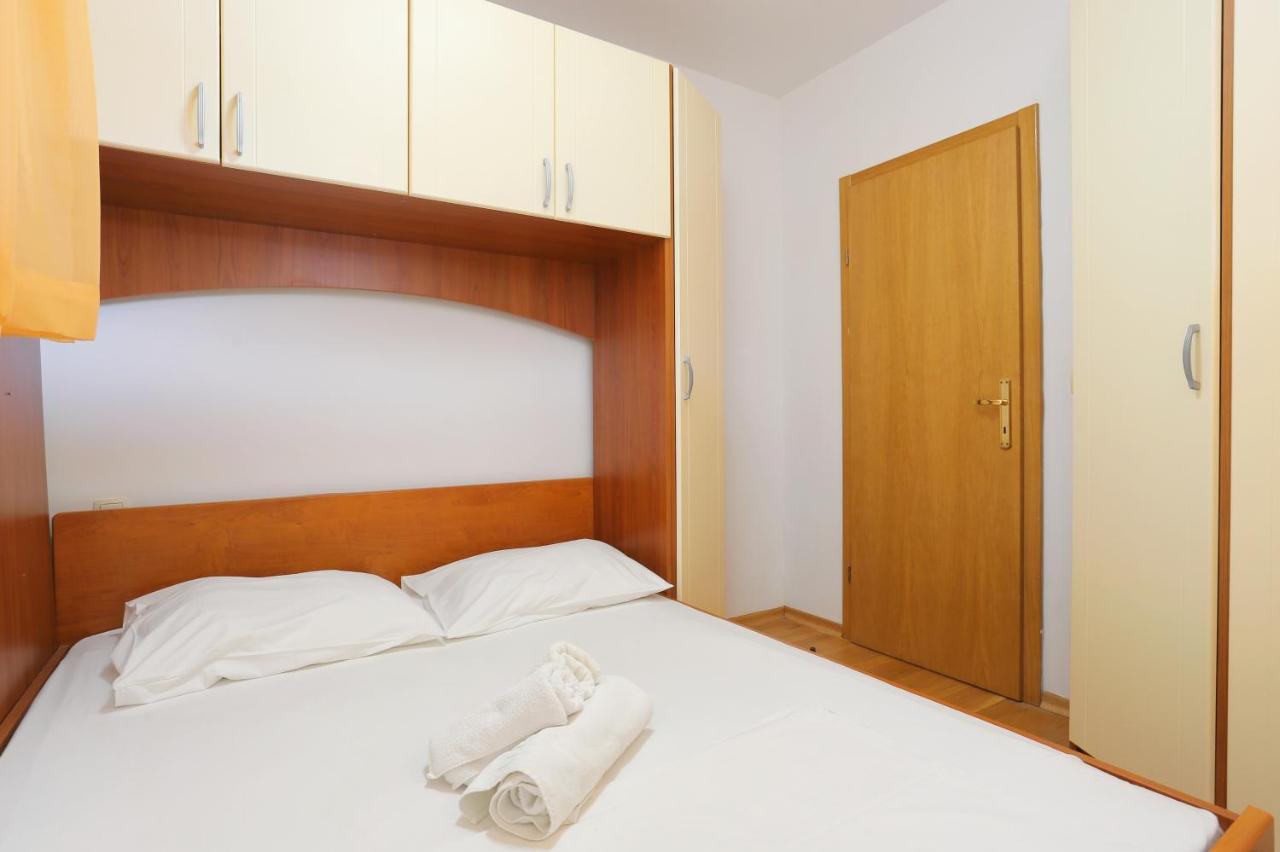 Apartments By The Sea Seget Vranjica, Trogir - 13771 מראה חיצוני תמונה
