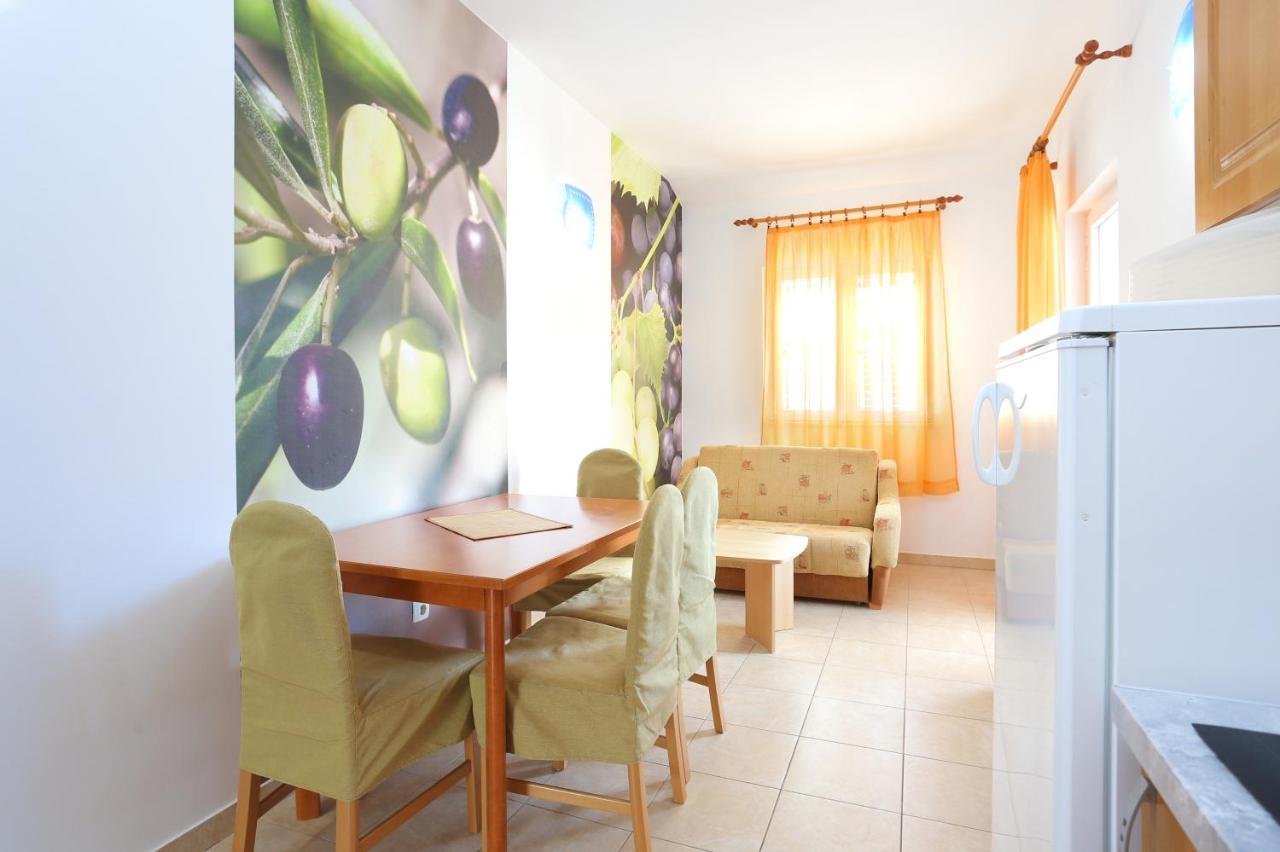 Apartments By The Sea Seget Vranjica, Trogir - 13771 מראה חיצוני תמונה
