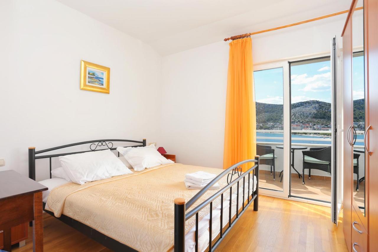 Apartments By The Sea Seget Vranjica, Trogir - 13771 מראה חיצוני תמונה